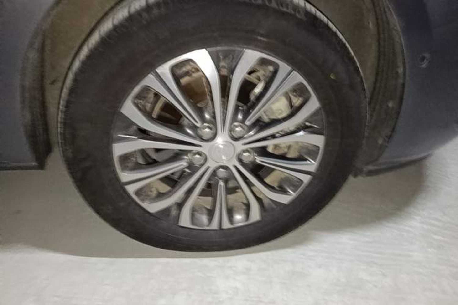Used Buick GL8 2021 Land Cruiser Executive Class 652T Smart Luxury Model Right Front Wheel Hub