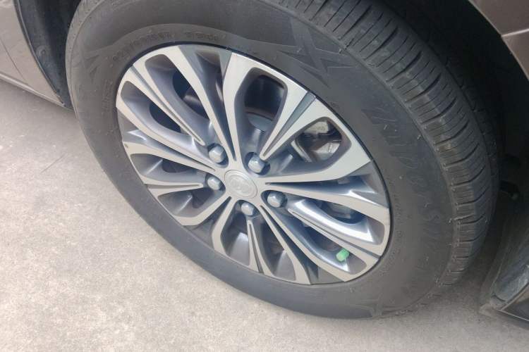 Used Buick GL8 2021 Land Cruiser Executive Class 652T Comfort Model Right Front Wheel Hub