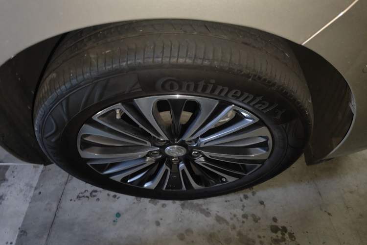 Used Buick GL8 2021 ES Land Cruiser 653T Flagship Model Right Front Wheel Hub