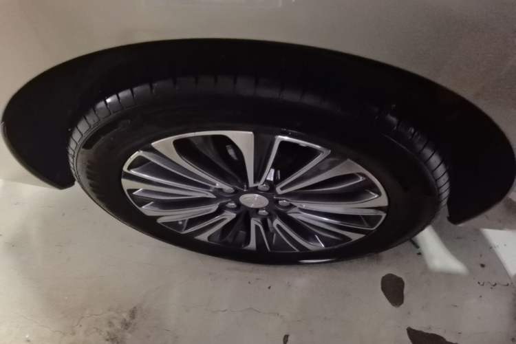 Used Buick GL8 2021 ES Land Cruiser 653T Smart Flagship Model Right Rear Wheel Hub