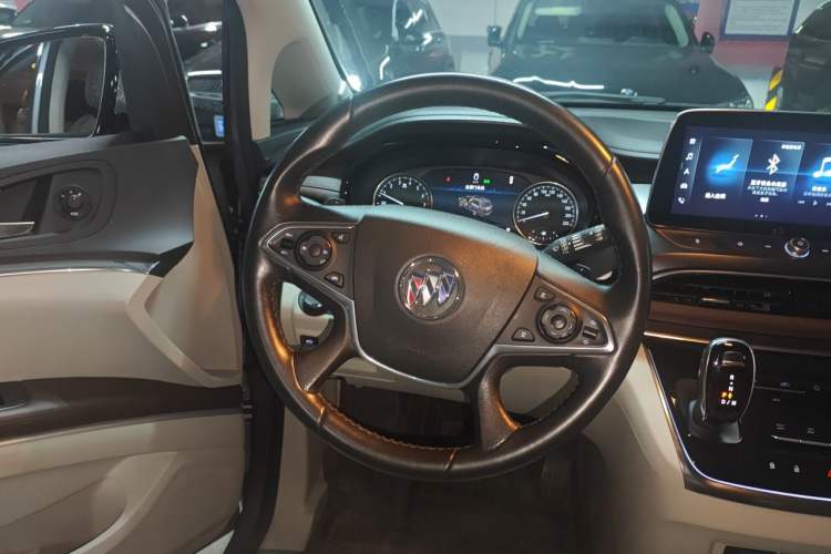 Used Buick GL8 2021 Land Cruiser Executive 652T Premium Model Steering Wheel