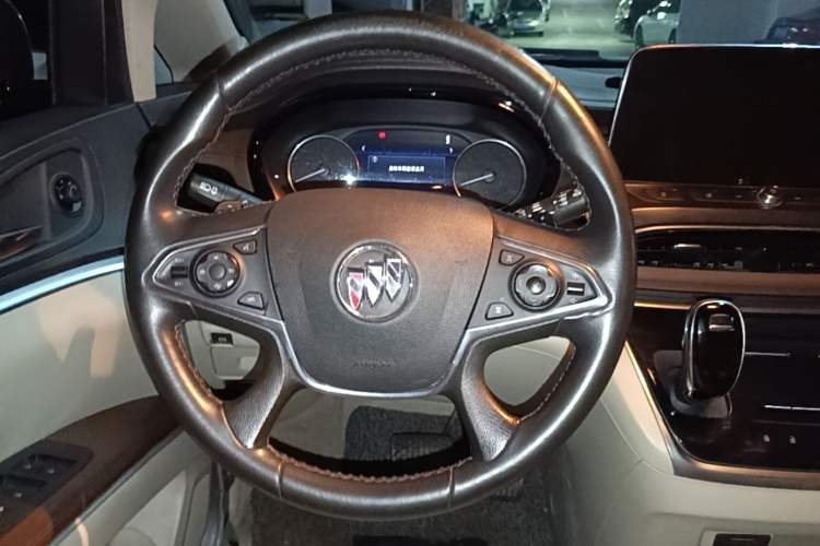 Used Buick GL8 2021 Land Cruiser Executive Class 652T Smart Luxury Model Steering Wheel