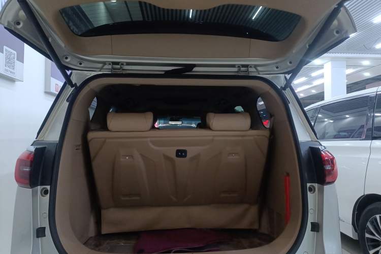 Used Buick GL8 2021 ES Land Cruiser 653T Luxury Edition Trunk