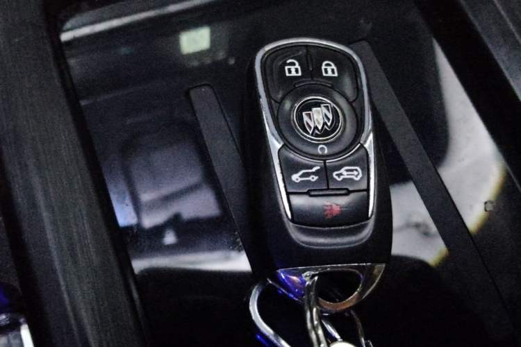 Used Buick GL8 2021 Land Cruiser Executive 652T Premium Model Vehicle Key