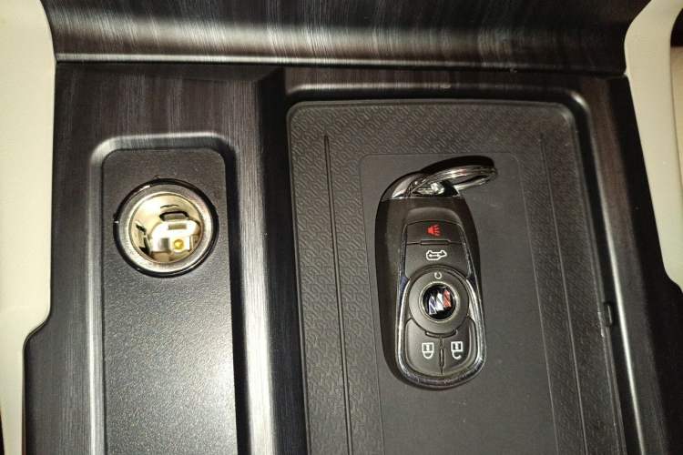 Used Buick GL8 2021 Land Cruiser Executive Class 652T Luxury Model Vehicle Key