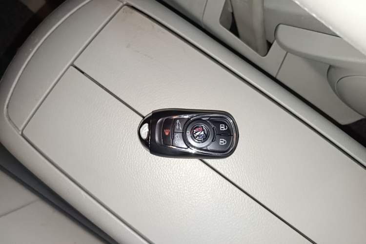 Used Buick GL8 2021 Land Cruiser Executive Class 652T Smart Luxury Model Vehicle Key