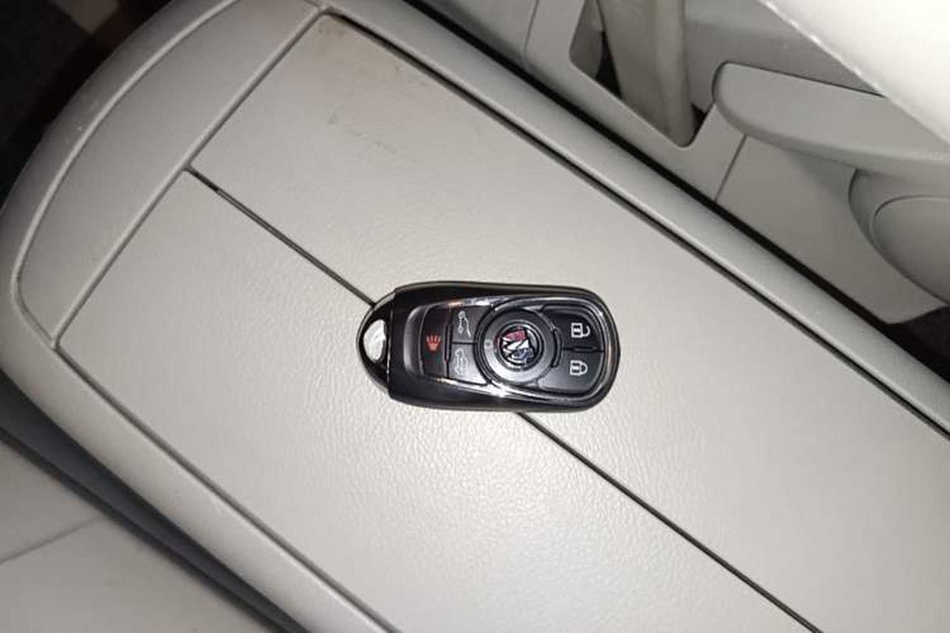 Used Buick GL8 2021 Land Cruiser Executive Class 652T Smart Luxury Model Vehicle Key