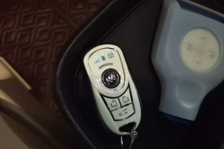 Used Buick GL8 2021 ES Land Cruiser 653T Smart Flagship Model Vehicle Key
