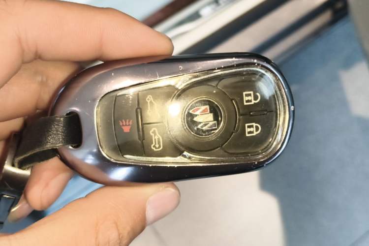 Used Buick GL8 2021 Land Cruiser Executive 652T Premium Model Vehicle Key
