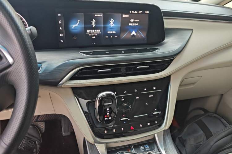 Used Buick GL8 2021 ES Landtrek 653T Comfort Edition Audio And AC Panel
