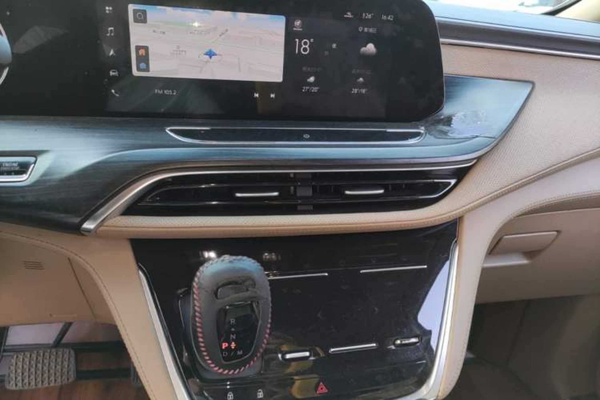 Used Buick GL8 2021 ES Land Cruiser 653T Luxury Edition Audio And AC Panel