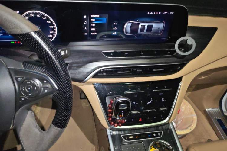 Used Buick GL8 2021 ES Land Cruiser 653T Luxury Edition Audio And AC Panel