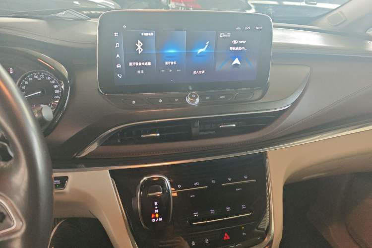 Used Buick GL8 2021 Land Cruiser Executive Class 652T Luxury Model Audio And AC Panel