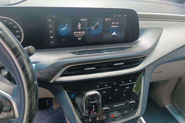 Used Buick GL8 2021 ES Landtrek 653T Comfort Edition Audio And AC Panel