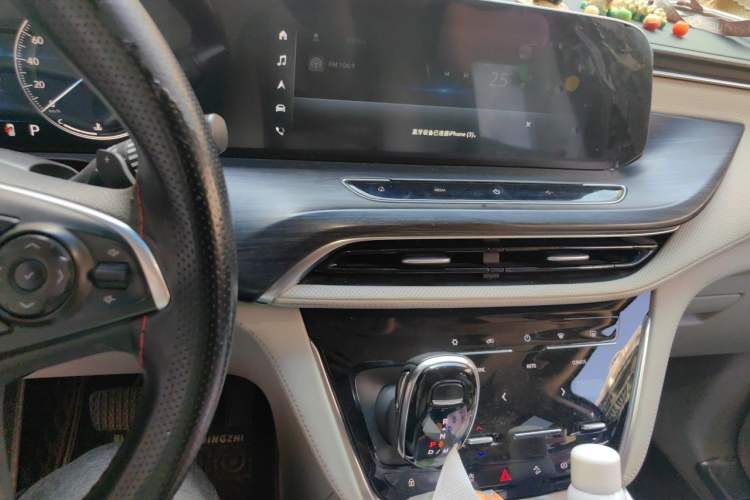Used Buick GL8 2021 ES Landtrek 653T Comfort Edition Audio And AC Panel