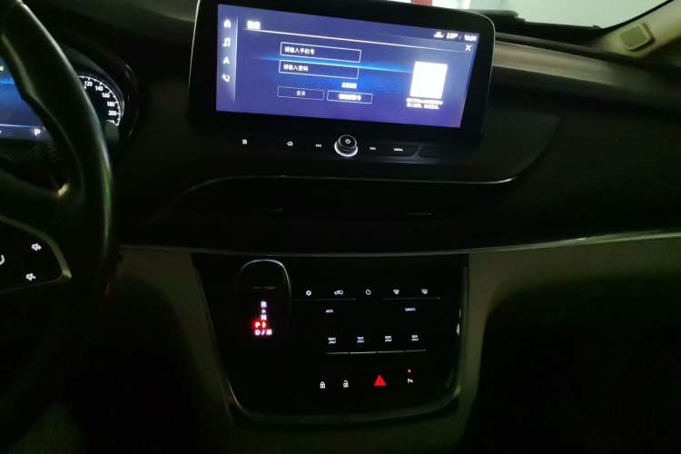 Used Buick GL8 2021 Land Cruiser Executive Class 652T Luxury Model Audio And AC Panel