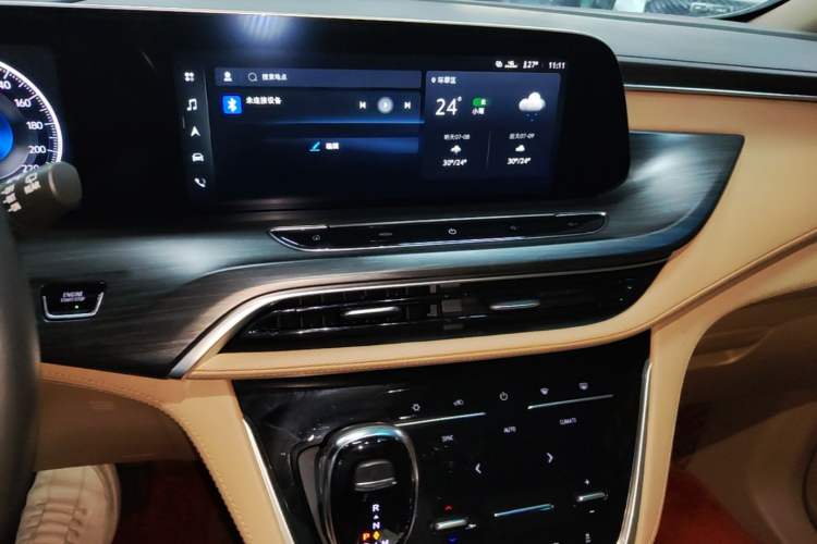 Used Buick GL8 2021 ES Land Cruiser 653T Luxury Edition Audio And AC Panel