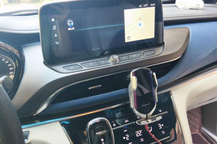 Used Buick GL8 2021 Land Cruiser Executive Class 652T Luxury Model Audio And AC Panel