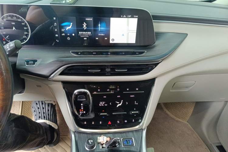 Used Buick GL8 2021 ES Landtrek 653T Comfort Edition Audio And AC Panel