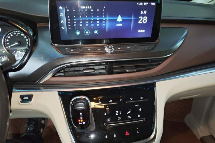 Used Buick GL8 2021 Land Cruiser Executive Class 652T Luxury Model Audio And AC Panel