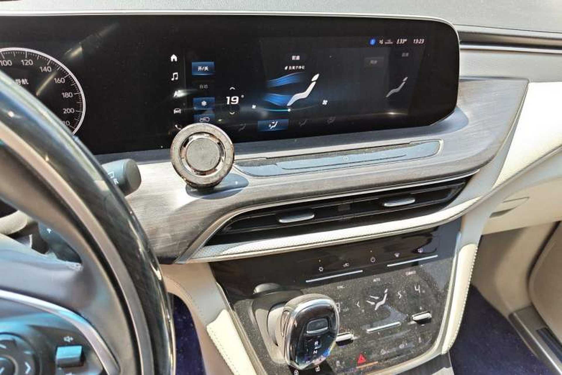 Used Buick GL8 2021 ES Landtrek 653T Comfort Edition Audio And AC Panel