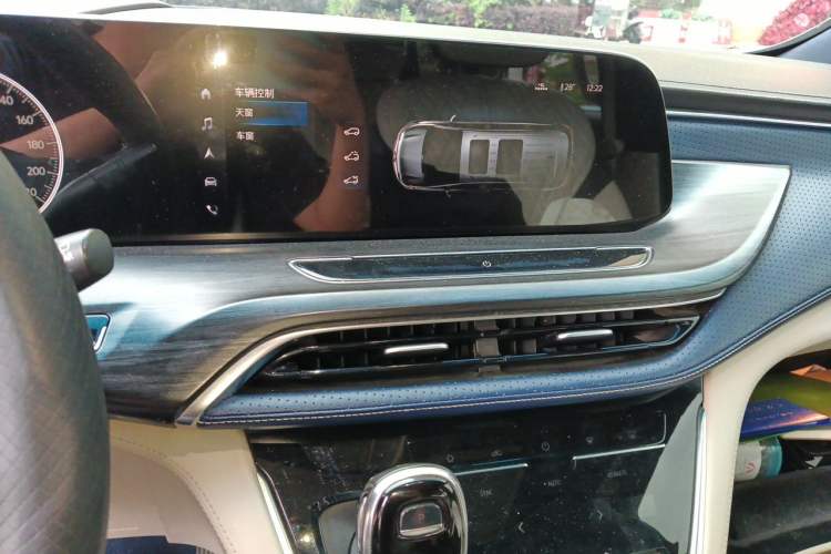 Used Buick GL8 2021 ES Landtrek 653T Comfort Edition Audio And AC Panel