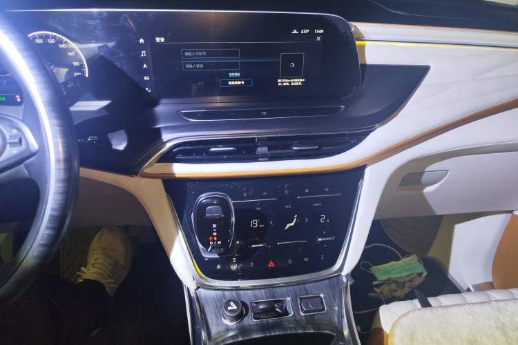 Used Buick GL8 2021 ES Landtrek 653T Comfort Edition Audio And AC Panel