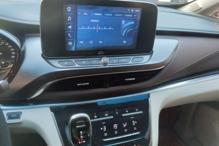 Used Buick GL8 2021 Land Cruiser Executive Class 652T Comfort Model Audio And AC Panel