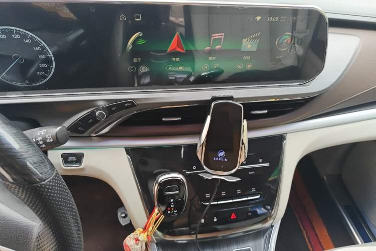 Used Buick GL8 2021 Land Cruiser Executive Class 652T Comfort Model Audio And AC Panel