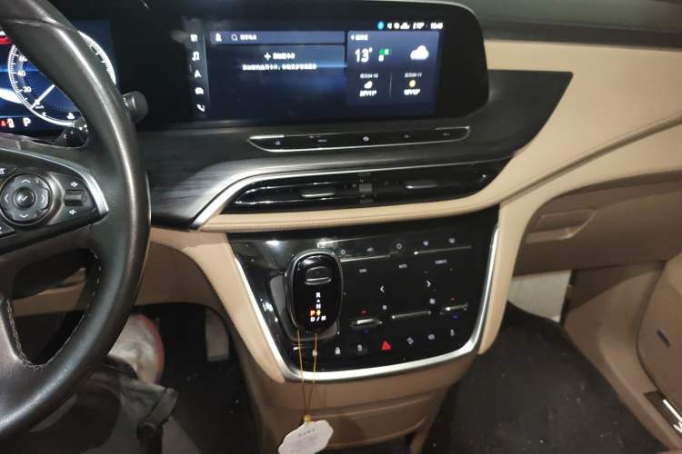 Used Buick GL8 2021 ES Land Cruiser 653T Flagship Model Audio And AC Panel