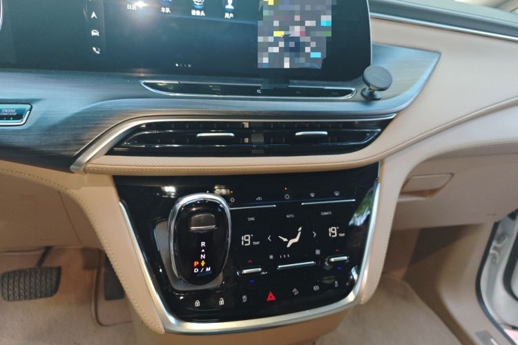 Used Buick GL8 2021 ES Land Cruiser 653T Flagship Model Audio And AC Panel