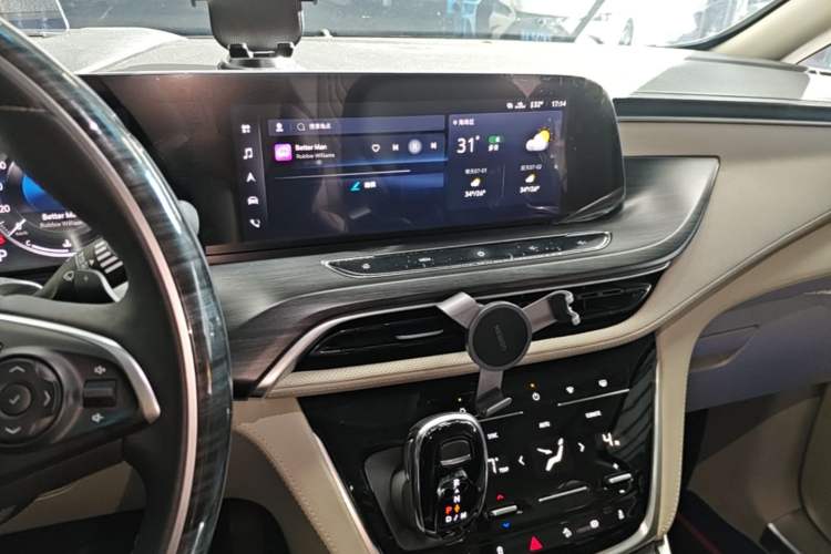 Used Buick GL8 2021 ES Landtrek 653T Comfort Edition Audio And AC Panel