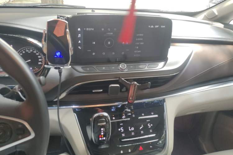 Used Buick GL8 2021 Land Cruiser Executive Class 652T Luxury Model Audio And AC Panel