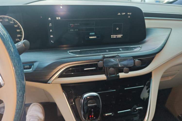 Used Buick GL8 2021 ES Landtrek 653T Comfort Edition Audio And AC Panel