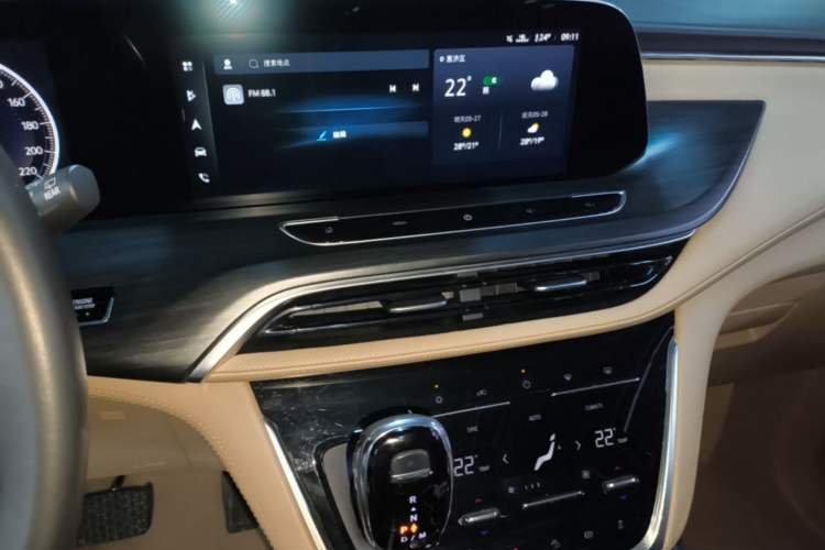 Used Buick GL8 2021 ES Land Cruiser 653T Flagship Model Audio And AC Panel