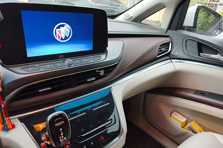 Used Buick GL8 2021 Land Cruiser Executive Class 652T Comfort Model Audio And AC Panel