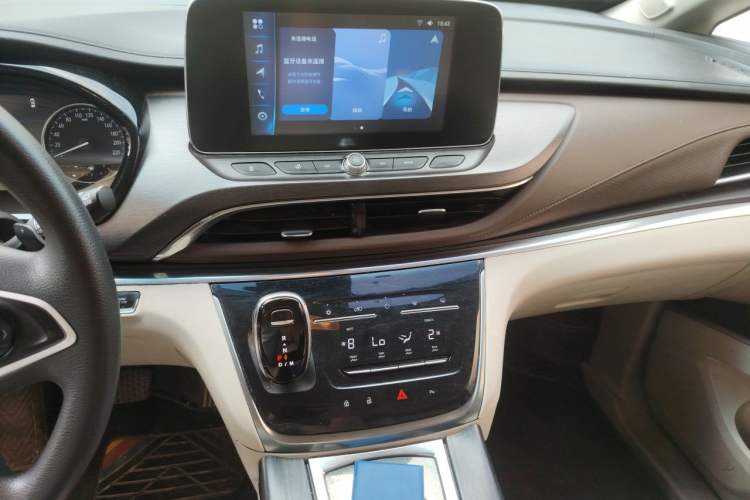 Used Buick GL8 2021 Land Cruiser Executive Class 652T Comfort Model Audio And AC Panel