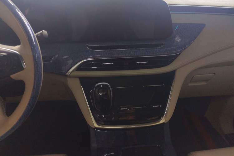 Used Buick GL8 2021 ES Landtrek 653T Comfort Edition Audio And AC Panel