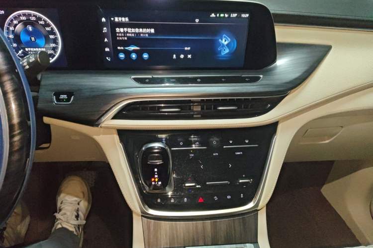 Used Buick GL8 2021 ES Landtrek 653T Comfort Edition Audio And AC Panel