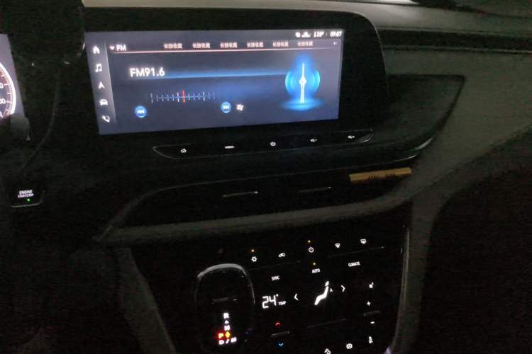 Used Buick GL8 2021 ES Landtrek 653T Comfort Edition Audio And AC Panel