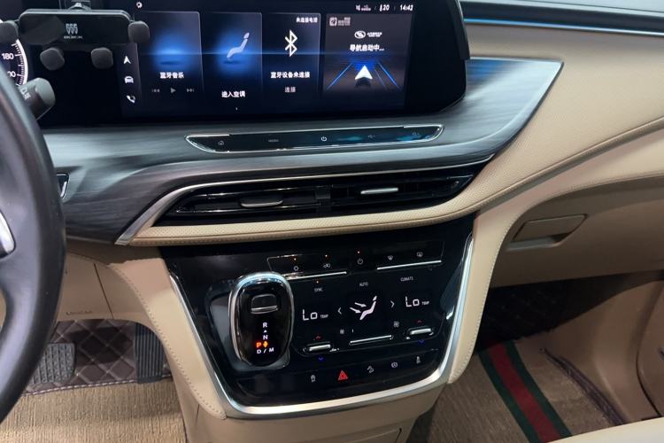 Used Buick GL8 2021 ES Land Cruiser 653T Flagship Model Audio And AC Panel