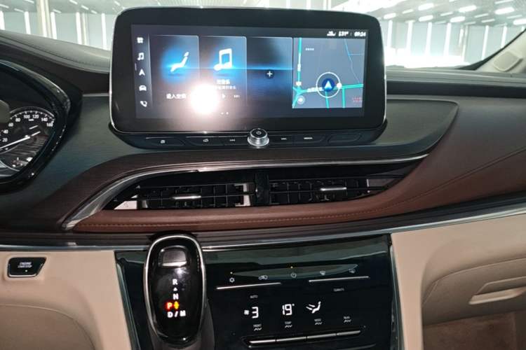Used Buick GL8 2021 Land Cruiser Executive 652T Premium Model Audio And AC Panel