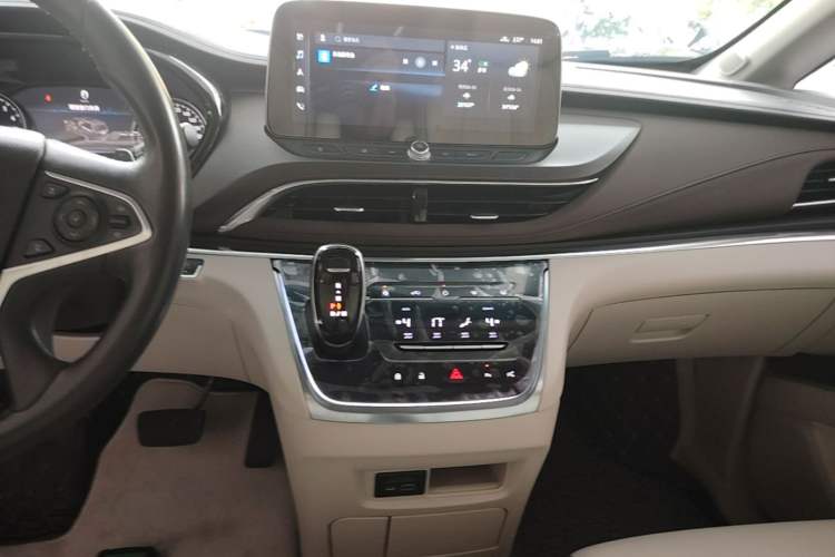Used Buick GL8 2021 Land Cruiser Executive 652T Premium Model Audio And AC Panel