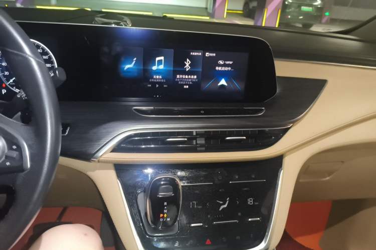 Used Buick GL8 2021 ES Landtrek 653T Smart Luxury Model Audio And AC Panel