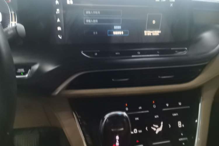 Used Buick GL8 2021 ES Land Cruiser 653T Luxury Edition Audio And AC Panel