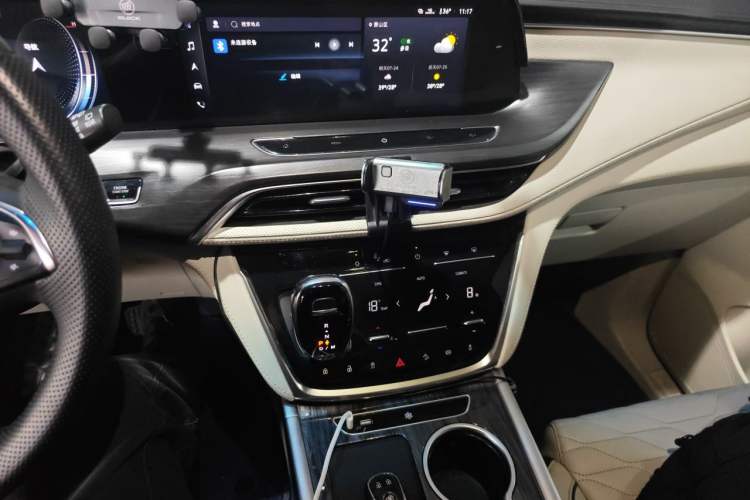 Used Buick GL8 2021 ES Landtrek 653T Comfort Edition Audio And AC Panel
