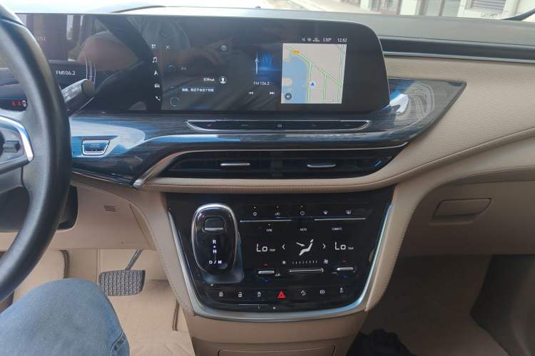 Used Buick GL8 2021 ES Landtrek 653T Luxury Model Audio And AC Panel