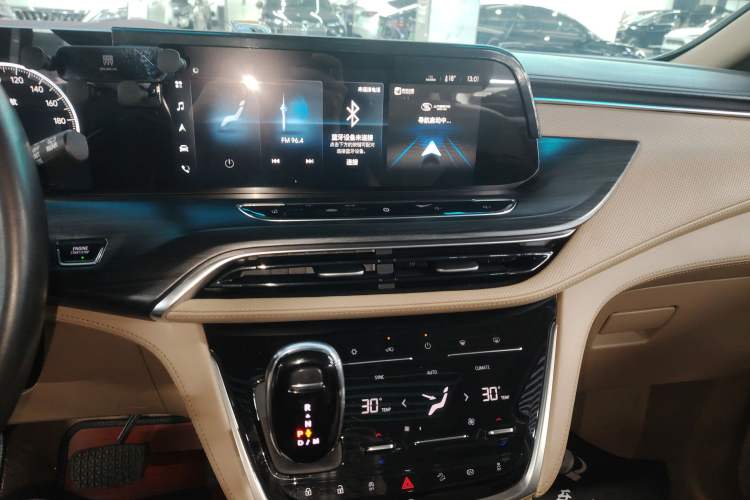 Used Buick GL8 2021 ES Landtrek 653T Luxury Model Audio And AC Panel