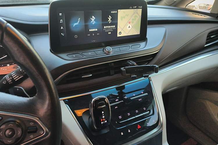 Used Buick GL8 2021 Land Cruiser Executive Class 652T Smart Luxury Model Audio And AC Panel