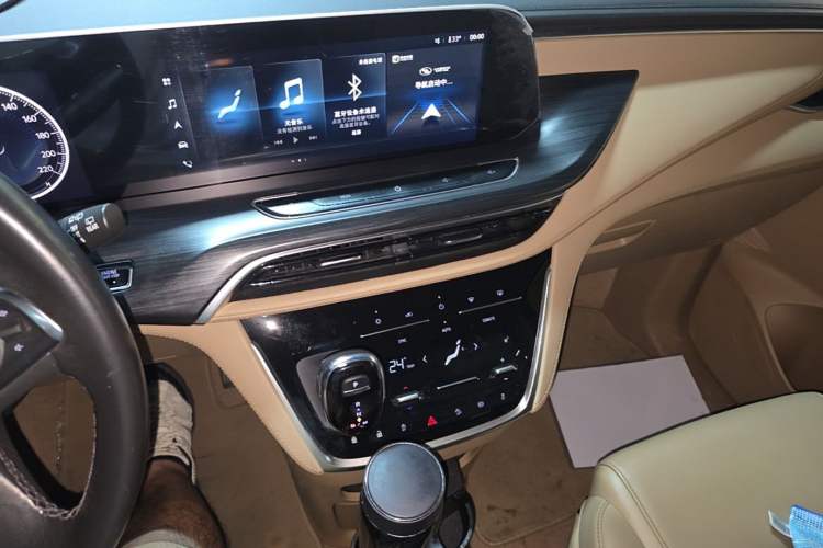 Used Buick GL8 2021 ES Land Cruiser 653T Luxury Edition Audio And AC Panel
